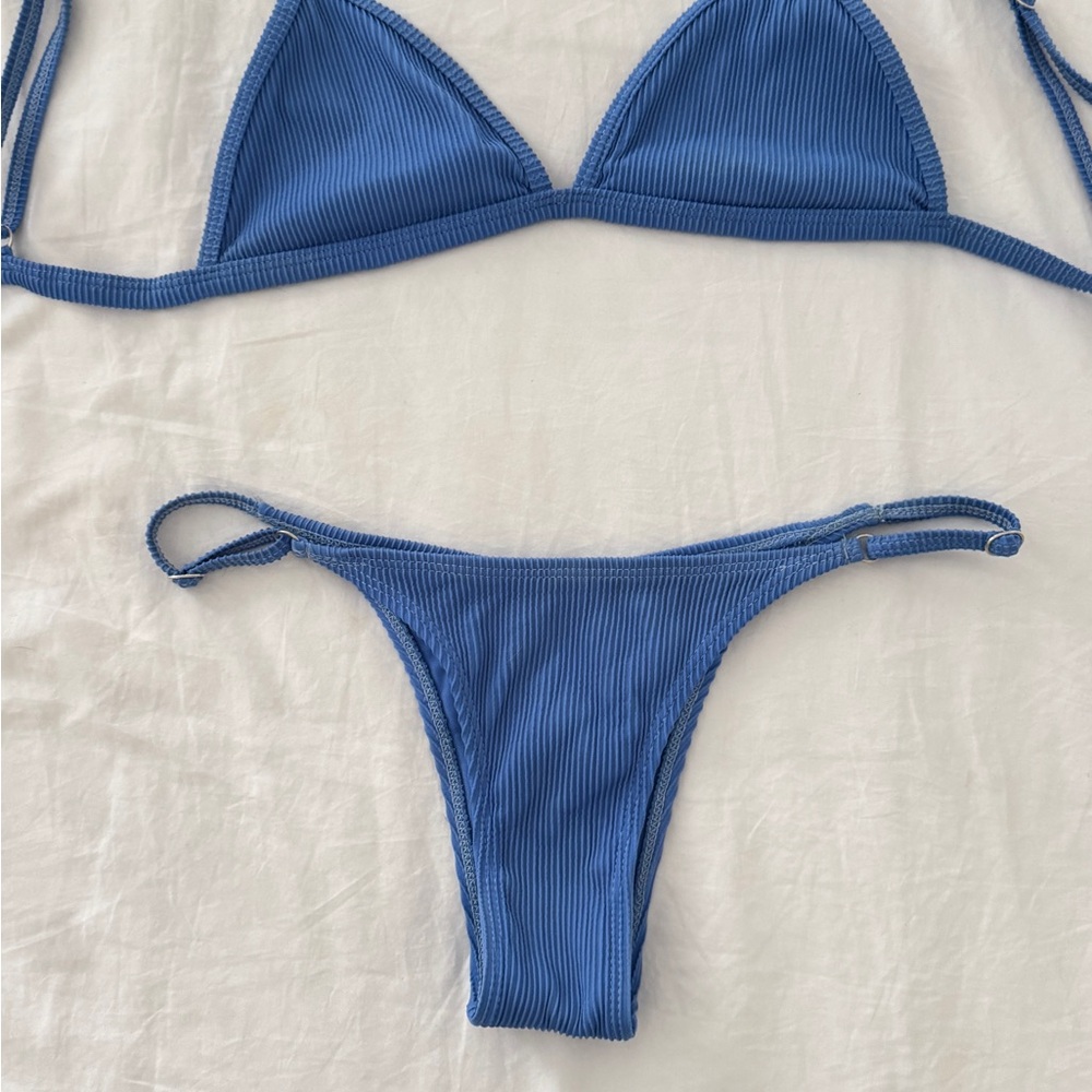 Elegant Blue Ribbed Bikini Set